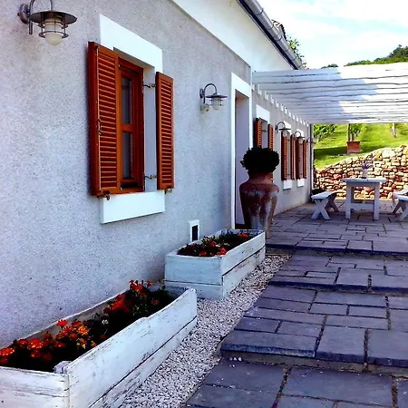 Villa Pasztovszki Borkuria Monoszlo